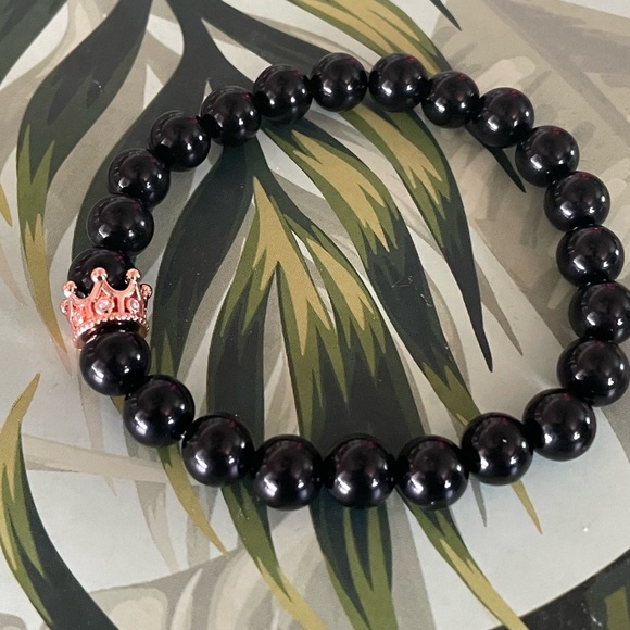 Obsidian stone with Crown charm - Picture 2 of 3